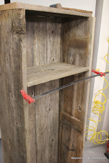 shelf, salvaged wood, http://bec4-beyondthepicketfence.blogspot.com/2015/07/project-challenge-reclaimed-wood.html