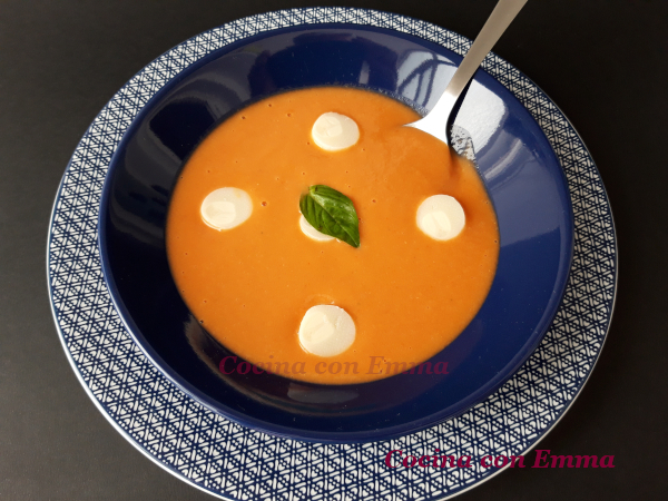 Sopa fría de tomate y mango