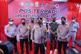 Wakapolri Tinjau Lokasi Pos Pam KM 62 B di Karawang, Dalam Rangka Pengamanan Arus Balik Lebaran 2022