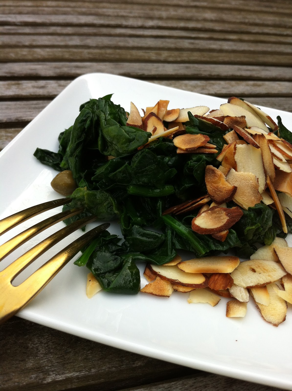 Recipe Underground: Blanched Spinach Salad with Sliced Almonds