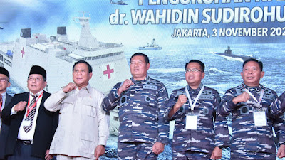 Pangkoarmada III Hadiri Pengukuhkan Nama KRI dr. Wahidin Sudirohusodo-991