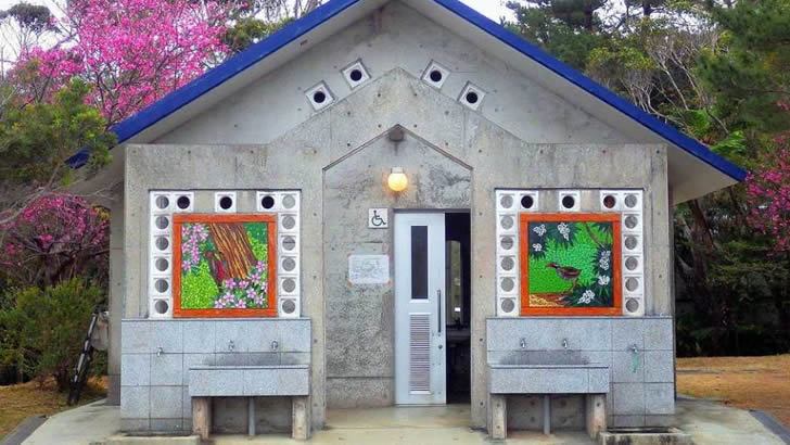 Los baños publicos más creativos de okinawa - con pintura