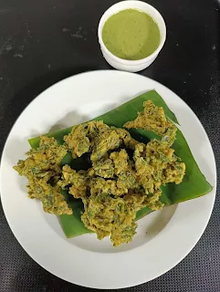 Bhajiya often served in Indian breakfast with green chutney