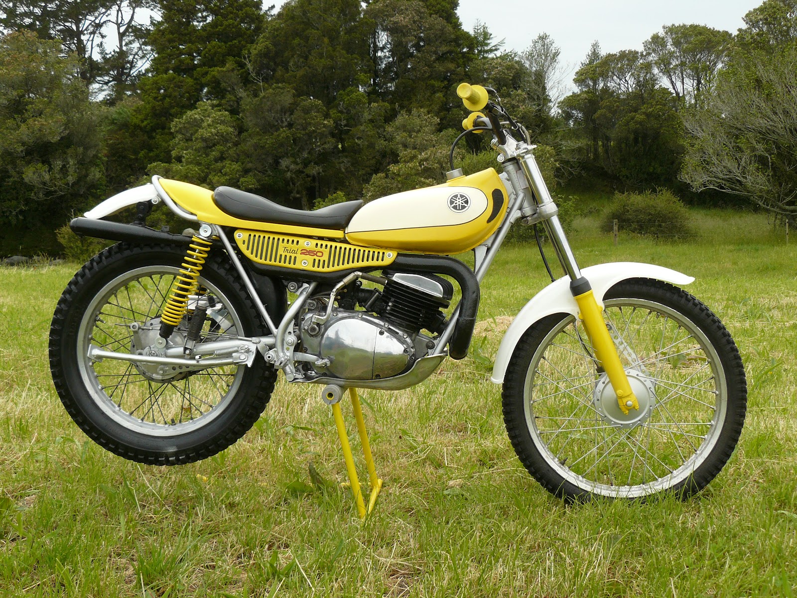 Foto Motor Antik Yamaha Modift