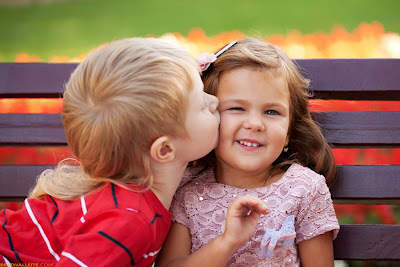 kids-hot-kiss-wallpaper-picture-collection-childhood-love