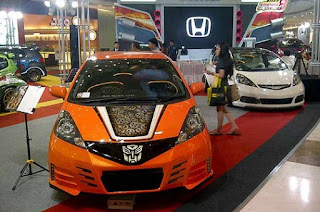 Contoh Modifikasi keren dan extreme Mobil Honda Jazz Tuning Contest Terbaru