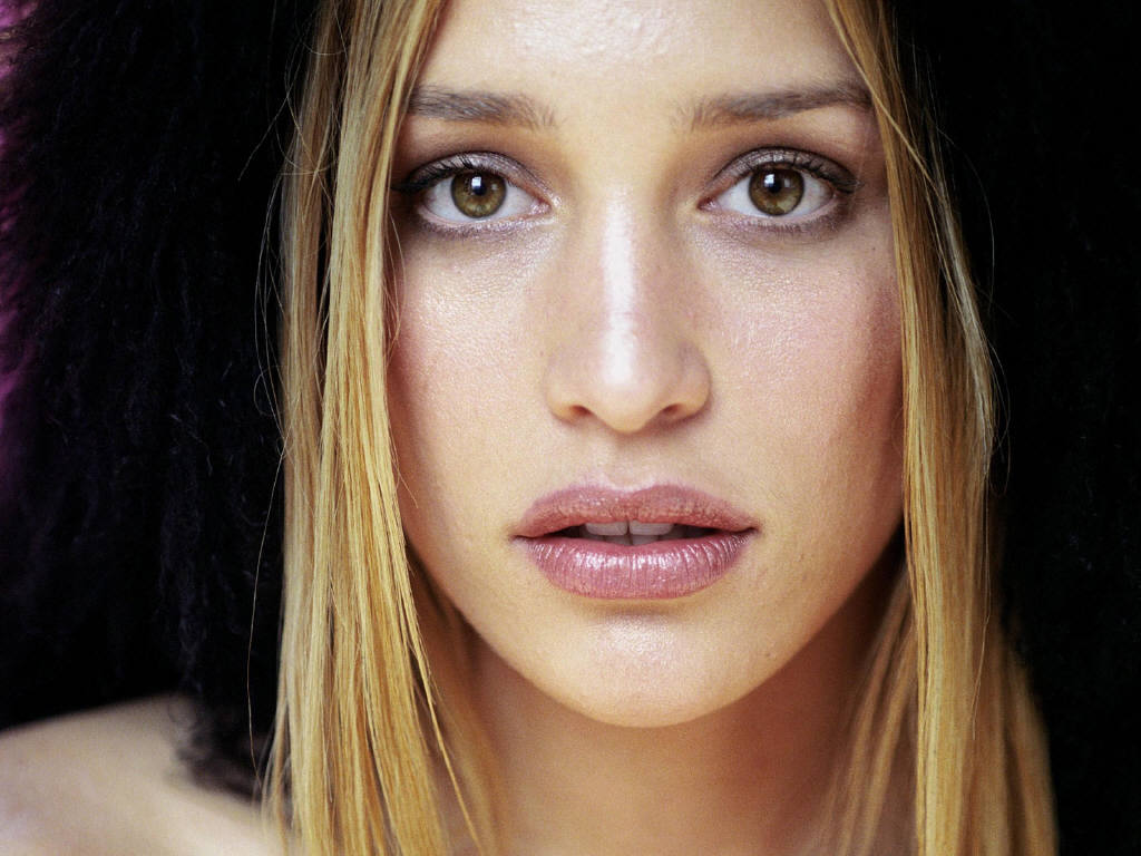 PIPER PERABO | FULL HD WALLPAPERS