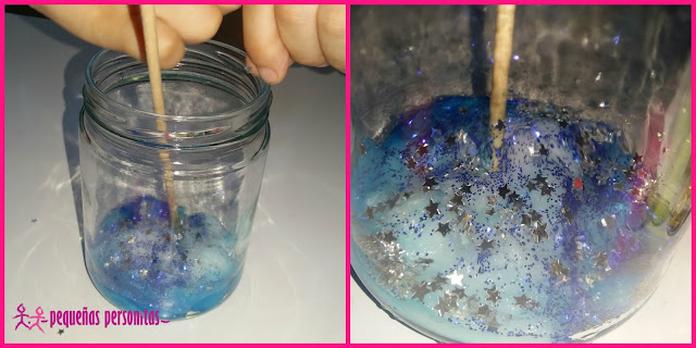 galaxia en un bote, galaxia en un frasco, DIY, manualidades, manualidades fáciles, manualidades infantiles, nebulosa, galaxia, frasco de calma, 