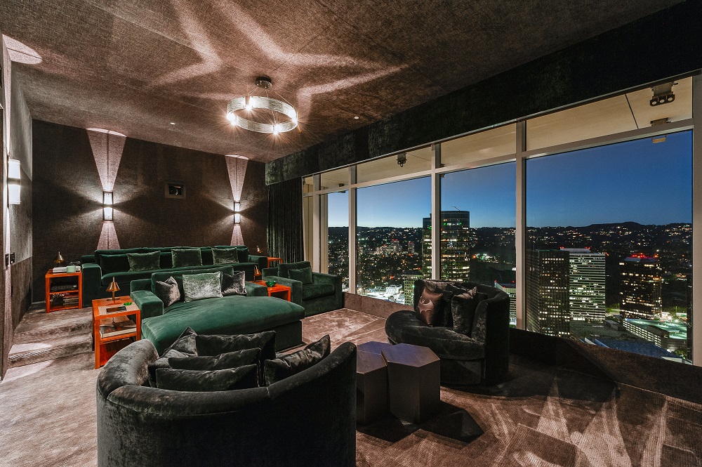 TAKE A LOOK ON MATTHEW PERRY’S LOS ANGELES PENTHOUSE