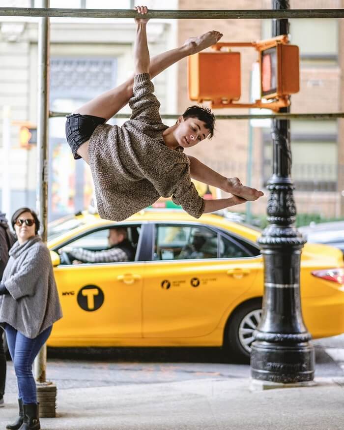 37 Captivating Portraits Of Ballet Dancers Dancing On New York Streets