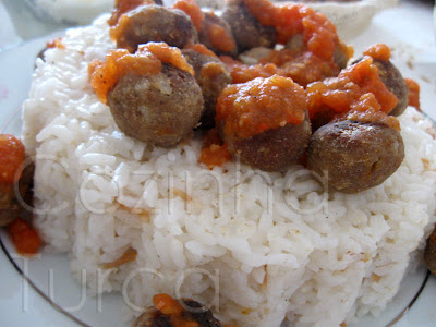 Coroa de Arroz com Kaftas (Ali Paşa Pilavı)