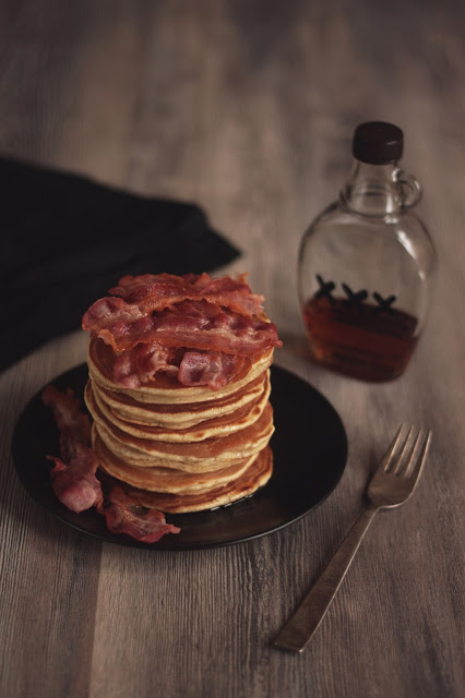 Mancakes - Bacon and Beer Pancakes with Homemade Whiskey Maple Syrup by the German foodblog Pancake Stories