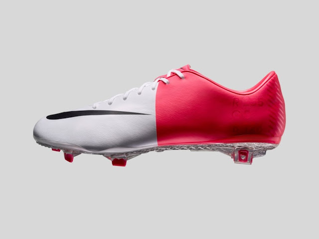 Mercurial Vapor VIII   in the red color symbolizes the explosive speed    football boots by nike