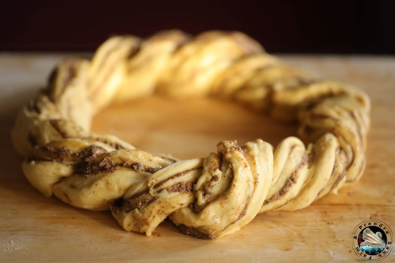 Brioche tressée en couronne (pas à pas en photos)