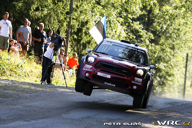 Rallye de Finlandia: Loeb vuela