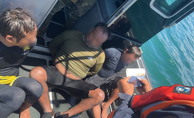 Fue asegurada una embarcación de 26 pies de eslora sin matrícula visible, equipada con motor fuera de borda marca Yamaha.