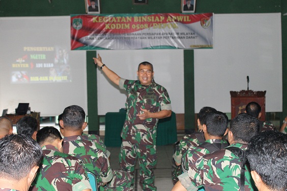 Kasdim 0508/Depok Berikan Materi Pembinaan Teritorial