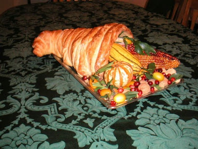 bread cornucopia