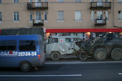 Accidente de tráfico militar ruso ambulancia Russian military accident ambulance UAZ