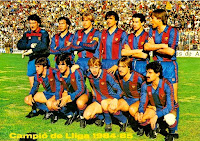 F. C. BARCELONA - Barcelona, España - Temporada 1984-85 - Urruticoechea, Gerardo, Schuster, Alexanco, Julio Alberto y Migueli; Víctor, Marcos, Archibald, Clos y Rojo - HÉRCULES DE ALICANTE C. F. 1 (Cartagena) F. C. BARCELONA 0 - 17/03/1985 - Liga de 1ª División, jornada 29 - Alicante, España, estadio José Rico Pérez - Campeón de Liga, con Terry Venables como técnico