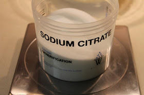 Sodium citrate for smooth cheese sauce