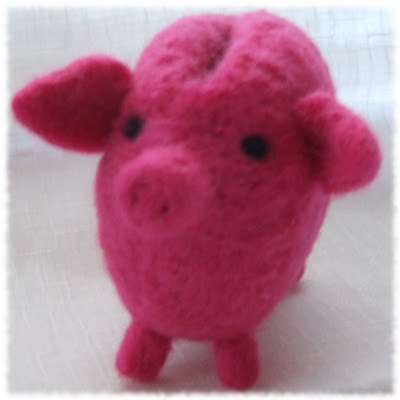 wet felted piggy bank coin purse filcowana na mokro świnka