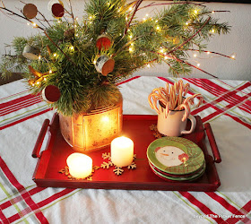 Christmas centerpiece, rustic farmhouse, vintage tablecloth, https://goo.gl/xpejCP