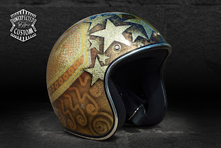 Casco custom aperto "Gold Stars n°1" su Biltwell