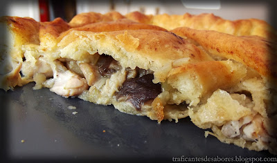 Empanada gallega casera de pollo y shiitake