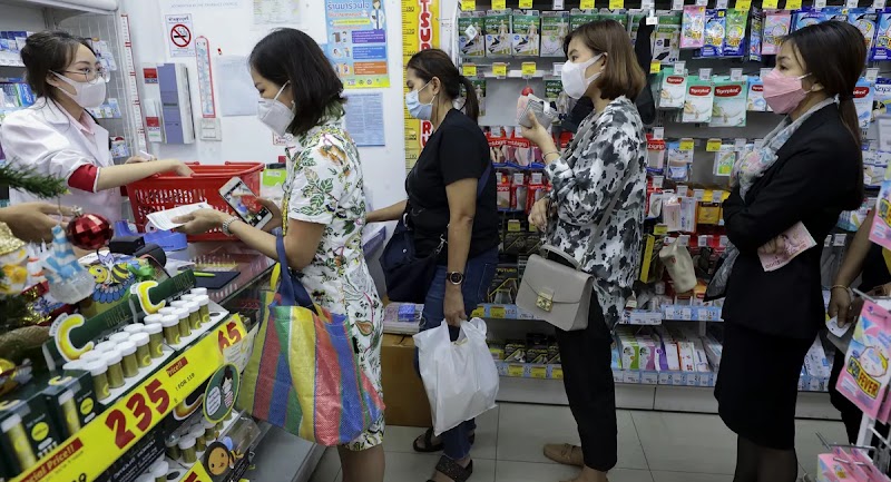 Comerciantes y farmacias de Nueva York en agiotaje alteran precios de mascarillas contra Coronavirus y gobernador advierte habrá decenas de casos