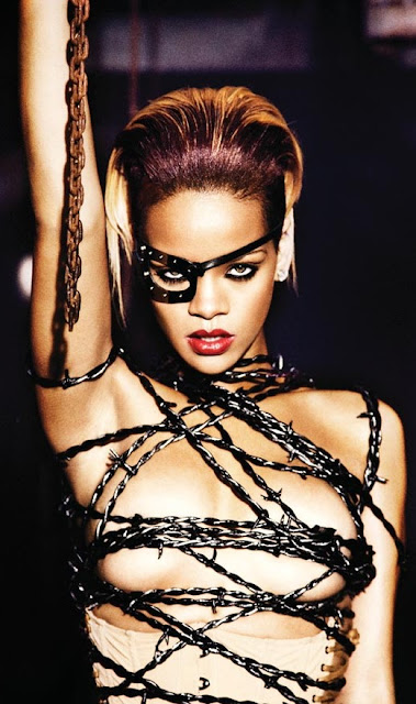 Rihanna_Hot_01