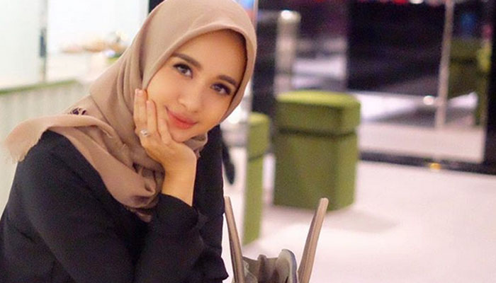  MODEL BERHIJAB CANTIK ALA ARTIS LAUDYA CHINTYA BELLA 