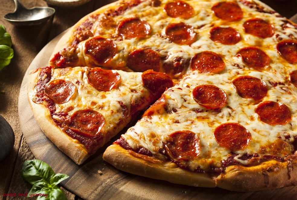 طريقة عمل بيتزا السجق الايطالية