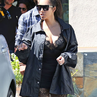 kim-kardashian-boobs-14-compressed.jpg