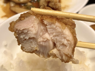 鶏肉の唐揚げの断面