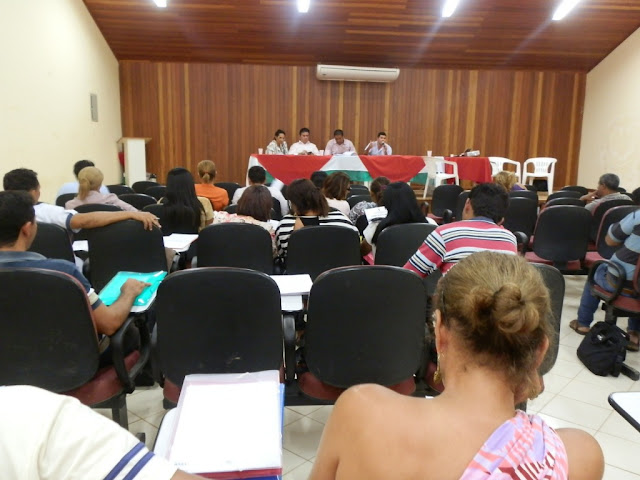 SINDICALISTAS DA EDUCAÇÃO SE REÚNEM PARA DISCUTIR AS BANDEIRAS DE LUTA EM 2013 NO ACRE