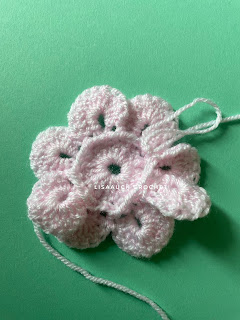 Granny Square with flower in center FREE crochet pattern