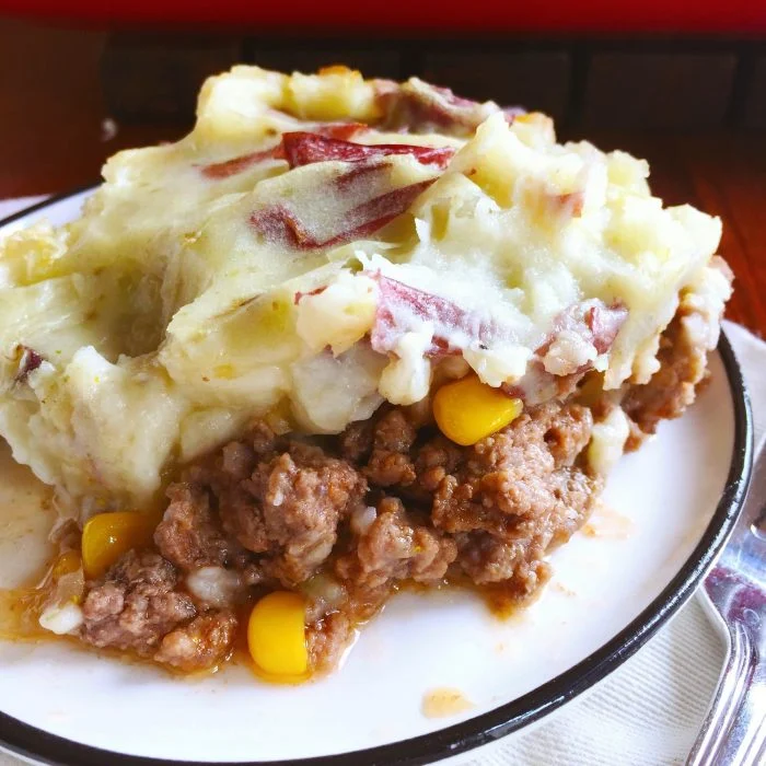COUNTRY MEAT AND MASHED POTATOES CASSEROLE