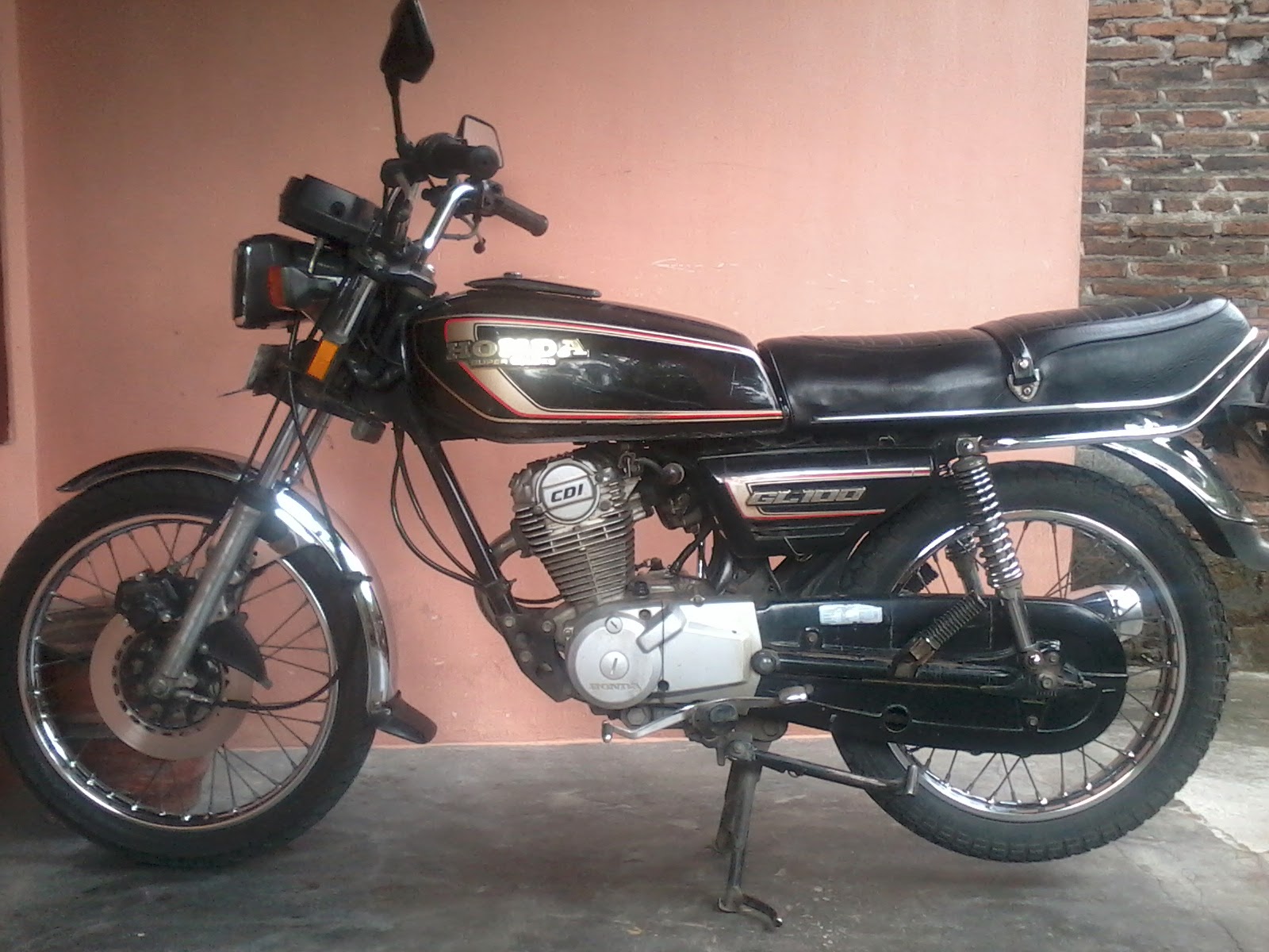 Spesifikasi Honda GL 100 Si Kecil Nan Tangguh Motor Tuo