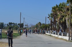  Άλλη μια φορά που φαίνεται πως η κατάσταση είναι εκτός ελέγχου.  Εκτός ελέγχου είναι η κατάσταση στο Κέντρο Ταυτοποίησης Μεταναστών στη Μόρ...