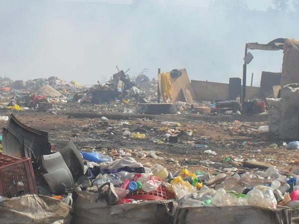 Catadores de lixo de Imperatriz se aglomeram no lixão municipal (IMPERATRIZ)