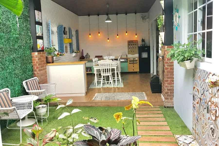 ide dekorasi dapur terbuka dengan taman kecil