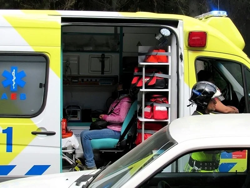 Conductor ebrio provoca triple colisión en Río Bueno