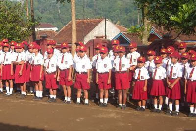 Tidak ada lagi siswa sekolah dasar yang tinggal kelas atau tidak naik. kelas. 