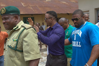 Iyanya spends birthday at Ikoyi prisons; performs with inmates