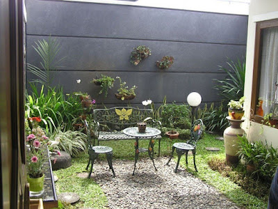 Tinny home backyard landscaping patio