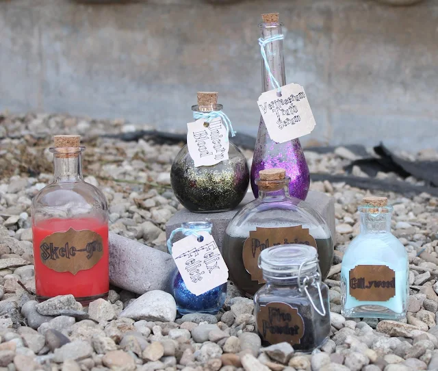 Step by step tutorial and video on how to make your own Harry Potter potion labels.  Perfect for decorating this Halloween.