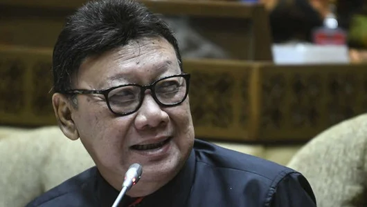 Baru Menjabat, Tjahjo Kumolo Digugat Guru Honorer Rp 5 M