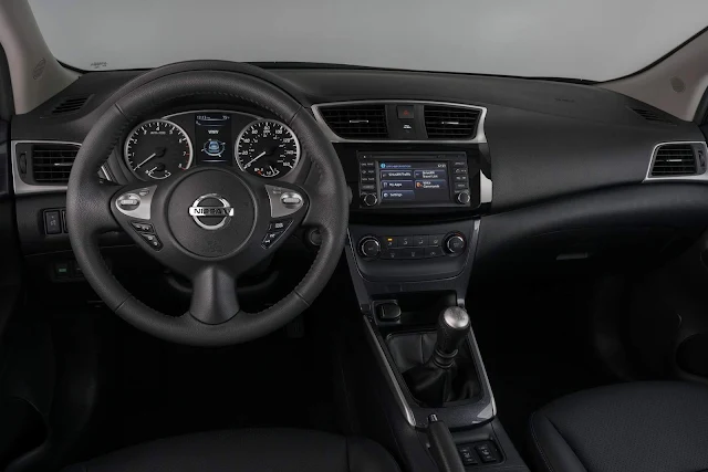 2017 Nissan Sentra SR Turbo - interior