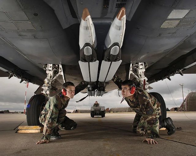 Image Attribute: GBU-39 SDB (Small Diameter Bomb). Airman 1st Class Matt Aggers (left) and Staff Sgt. Randy Broome performs a final check of the stowed twin wings on four ground-training Guided Bomb Unit-39 small-diameter bombs loaded on an F-15E Strike Eagle at Royal Air Force Lakenheath, England, on Aug. 1. / Source: U.S. Air Force photo/Master Sgt. Lance Cheung